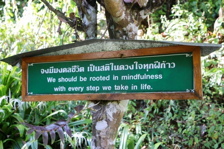 An inspirational sign at Wat Tham Pha Plong in Chiang Dao