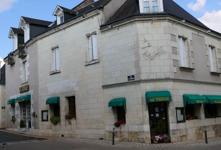 Historic hotel in Saint-Martin-le-Beau, a quaint Loire Valley town