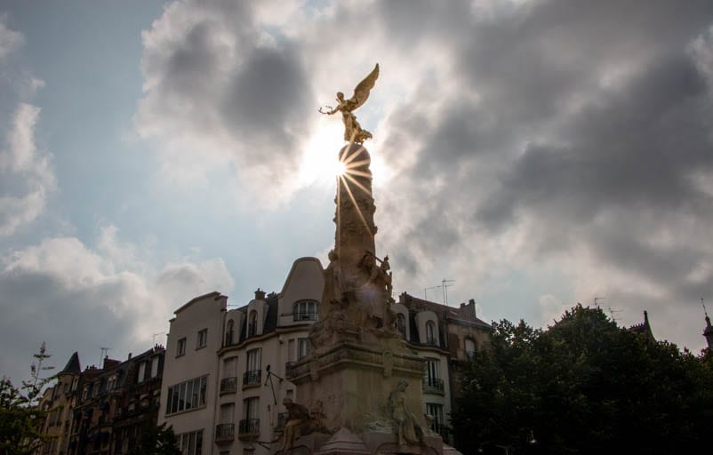 A statue with the afternoon sun on a perfect day trip to Reims