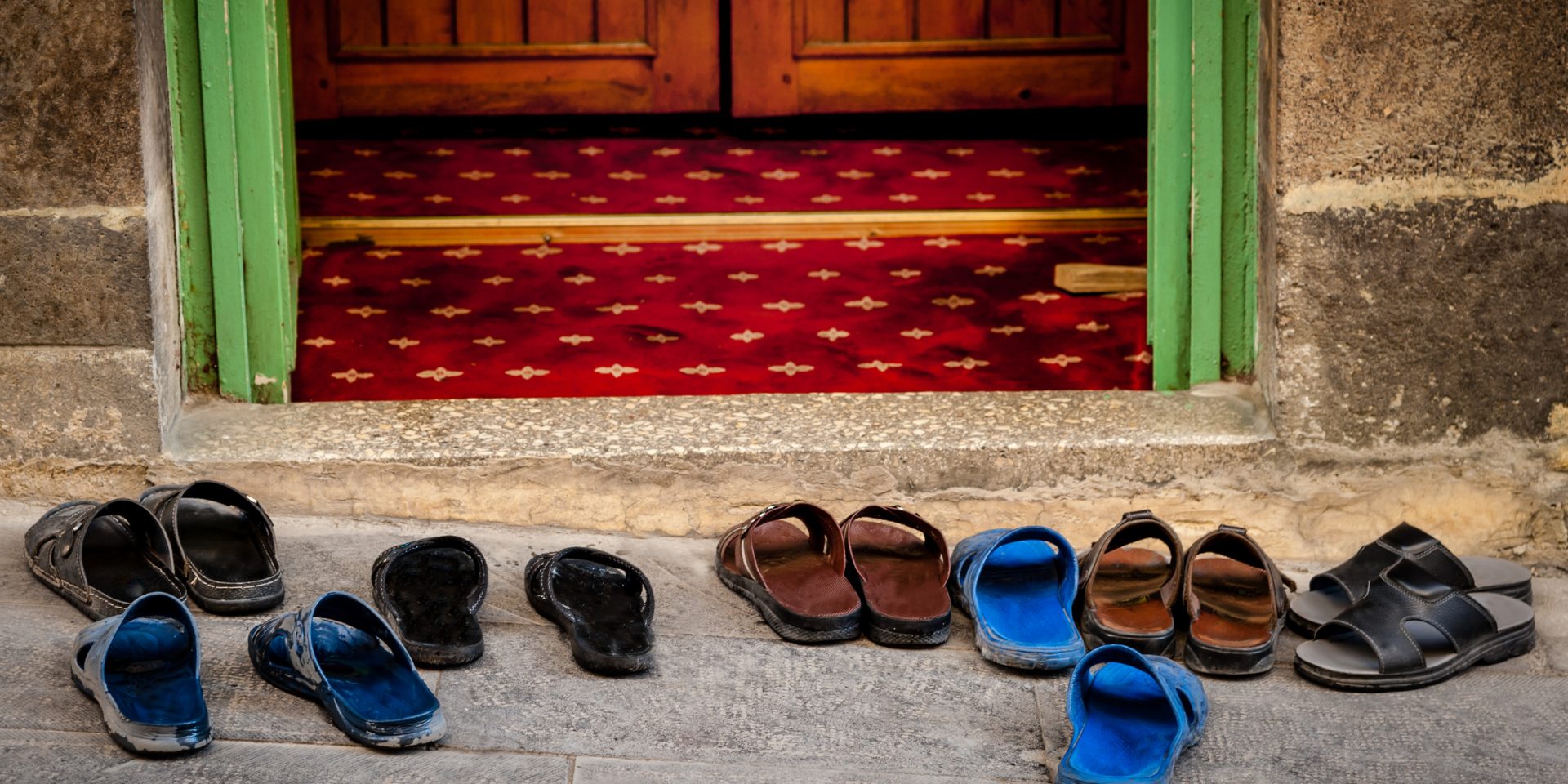 shoes off in thailand