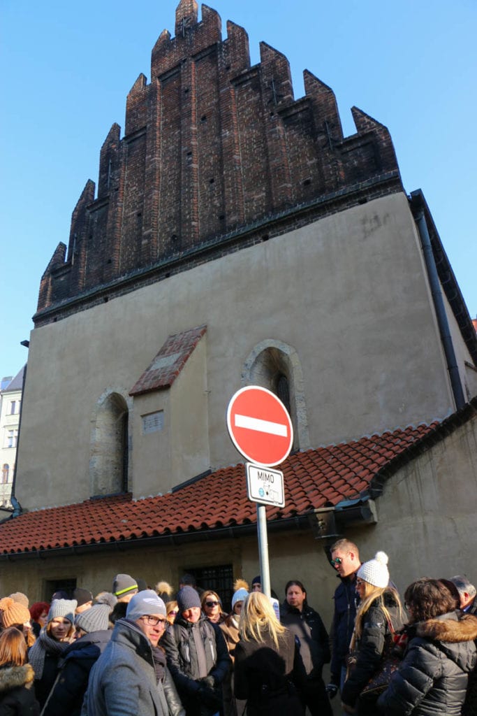 Crowds at the Old-New Synagogue on Prague Jewish Quarter tour