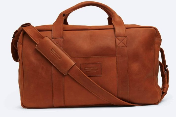 a sustainable weekender bag is the perfect sustainable valentine's day gift for the travel lover