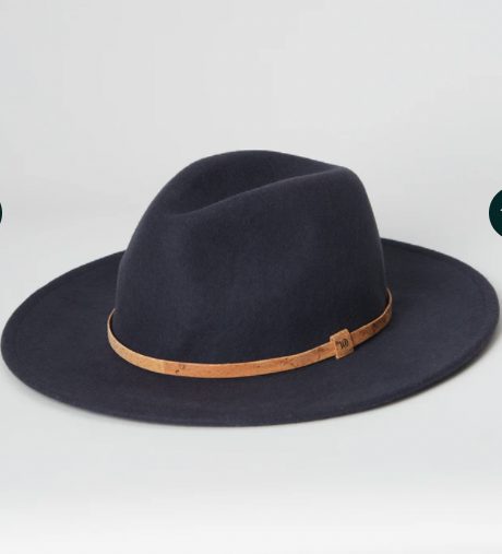 It's so hard to find a sustainable hat for traveling. This hat makes for a great gift for travel lovers.